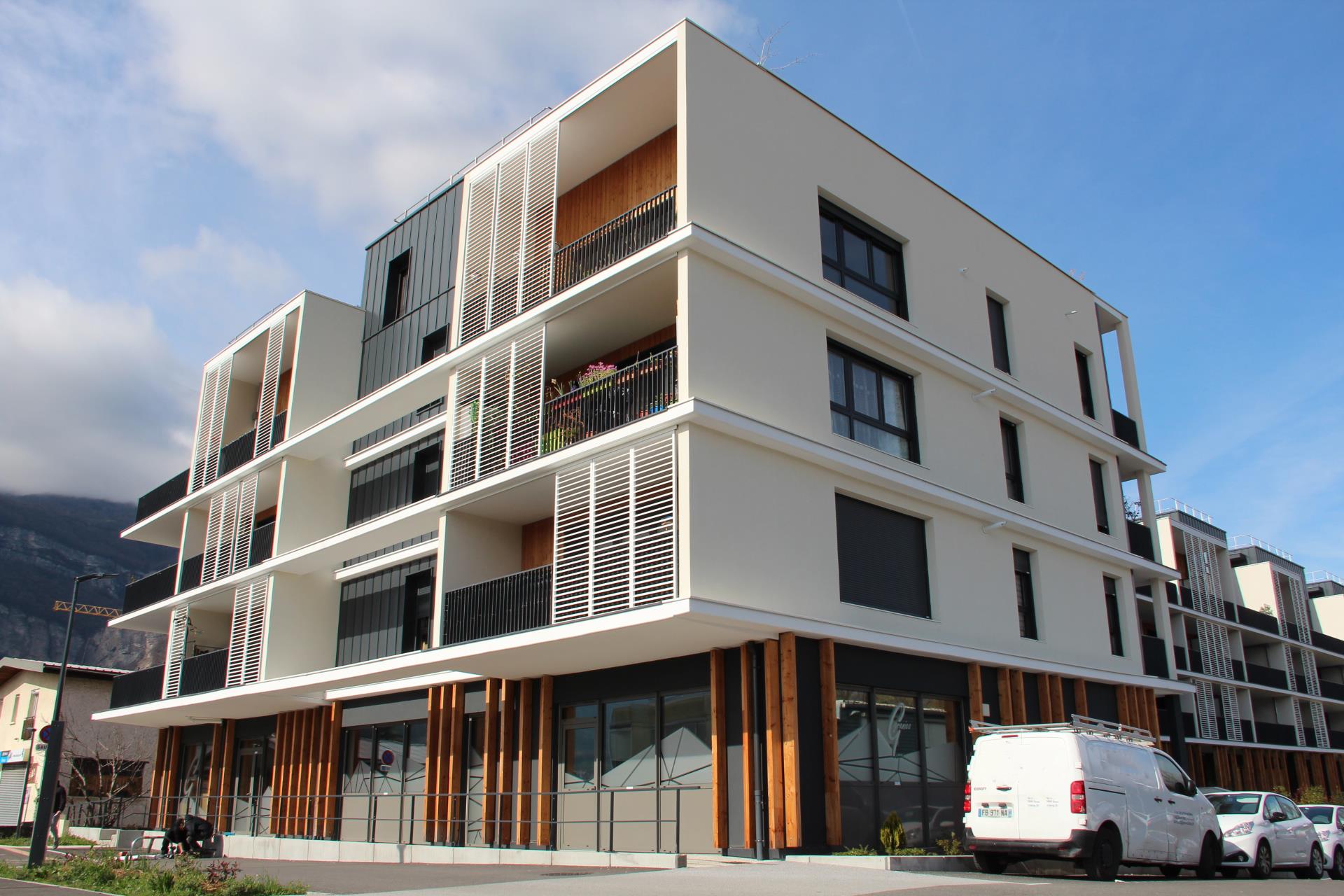 local commercial crolles 